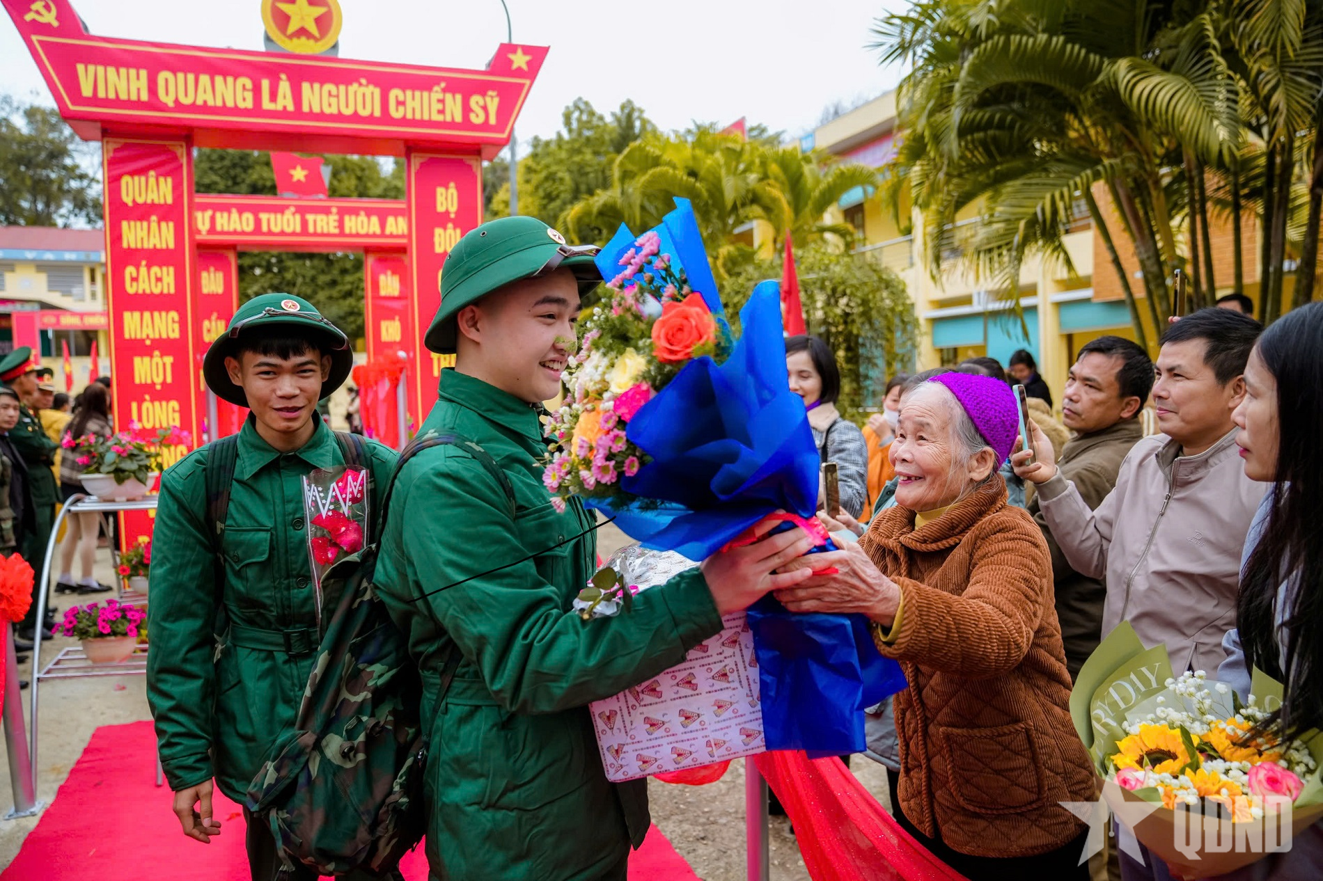 Lễ giao nhận quân tại huyện Hòa An diễn ra trang trọng, đảm bảo an toàn